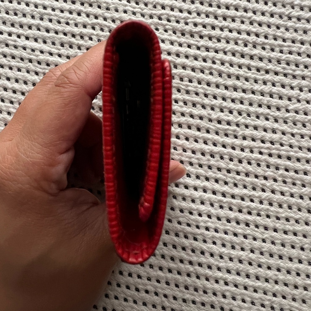 Louis Vuitton 4 Ring Epi Key Holder - Picture 3 of 15